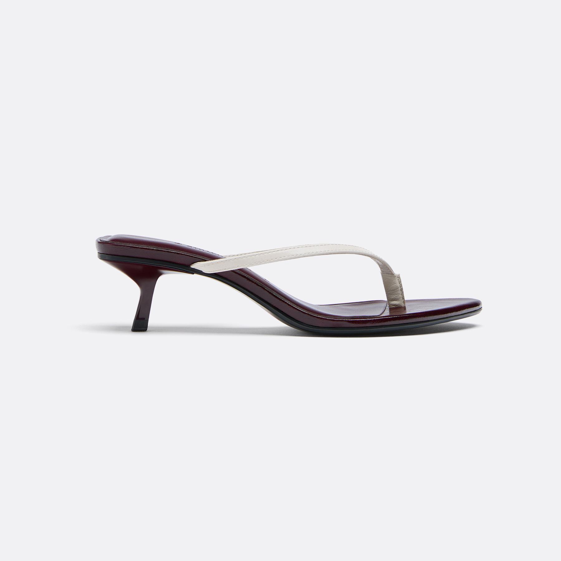 Kitten heel thong sandals — ECRU