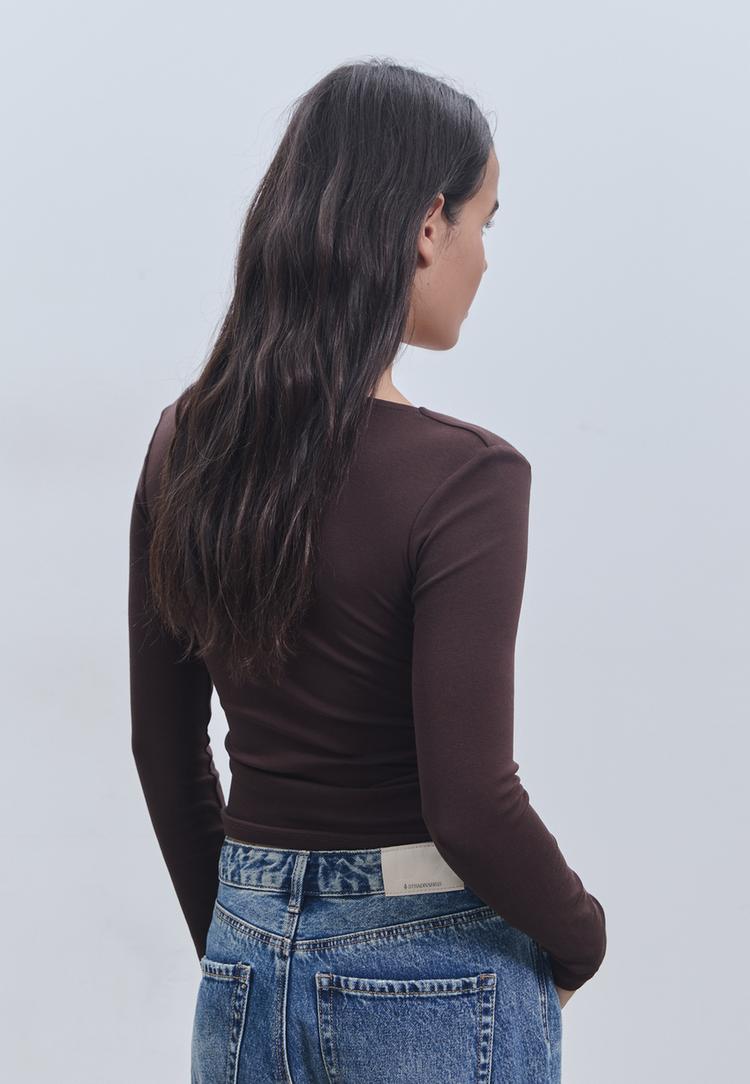 tshirt basica decote quadrado