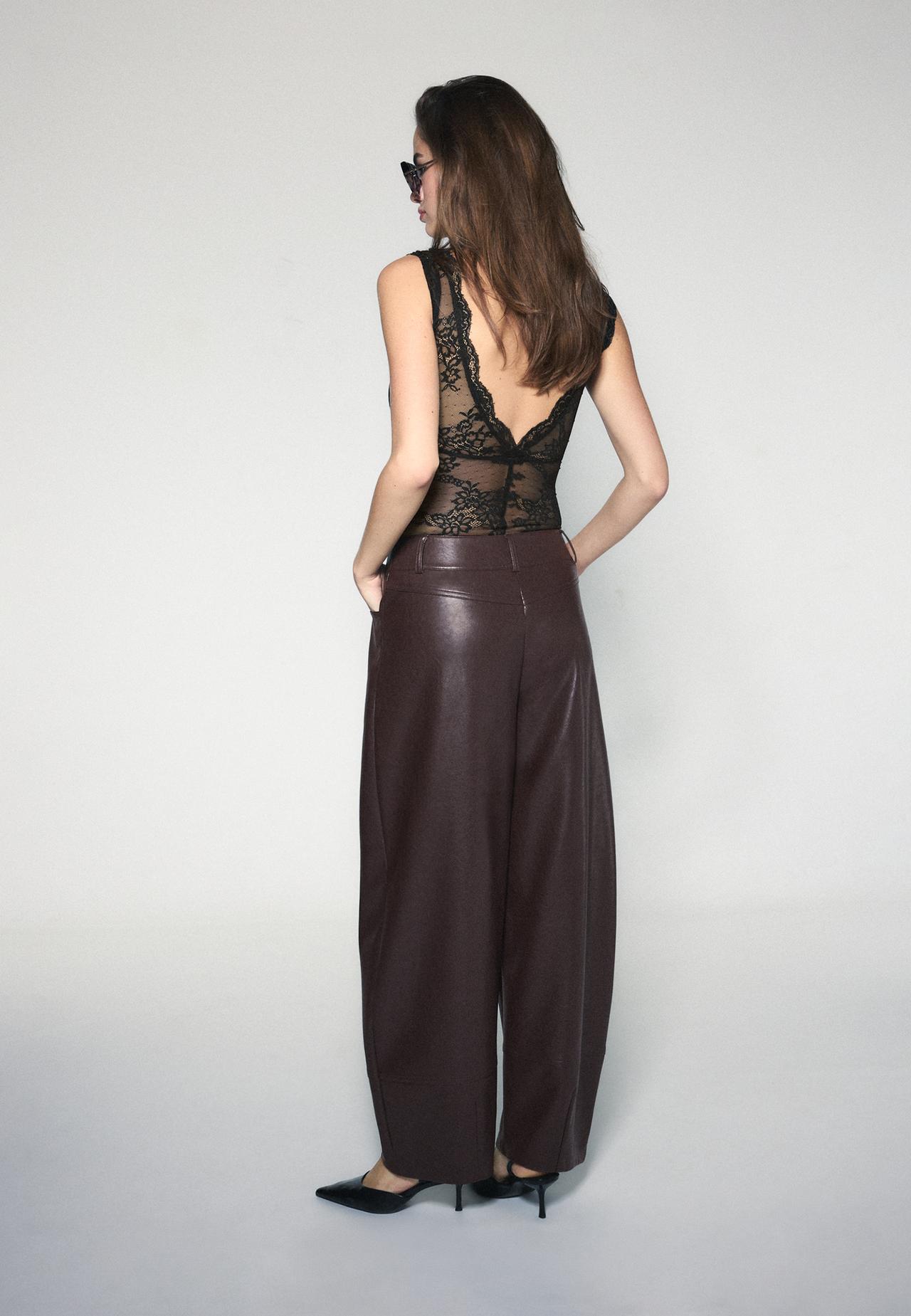 Leather effect barrel trousers — Brown