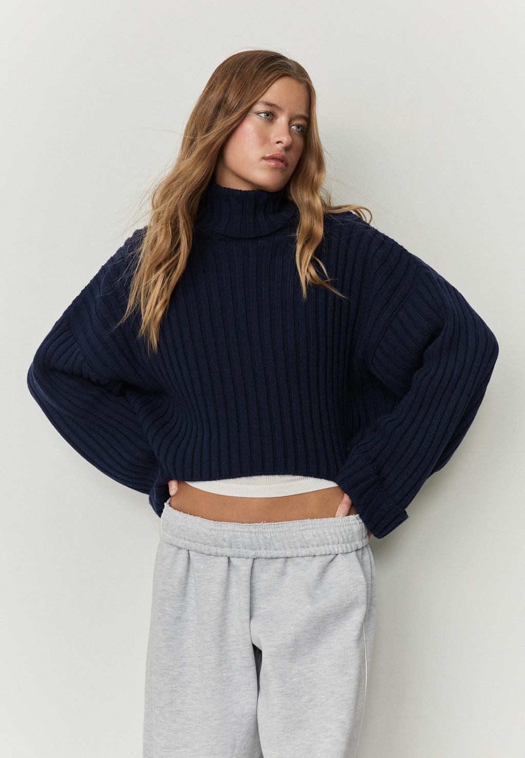 Stickad tröja med hög krage