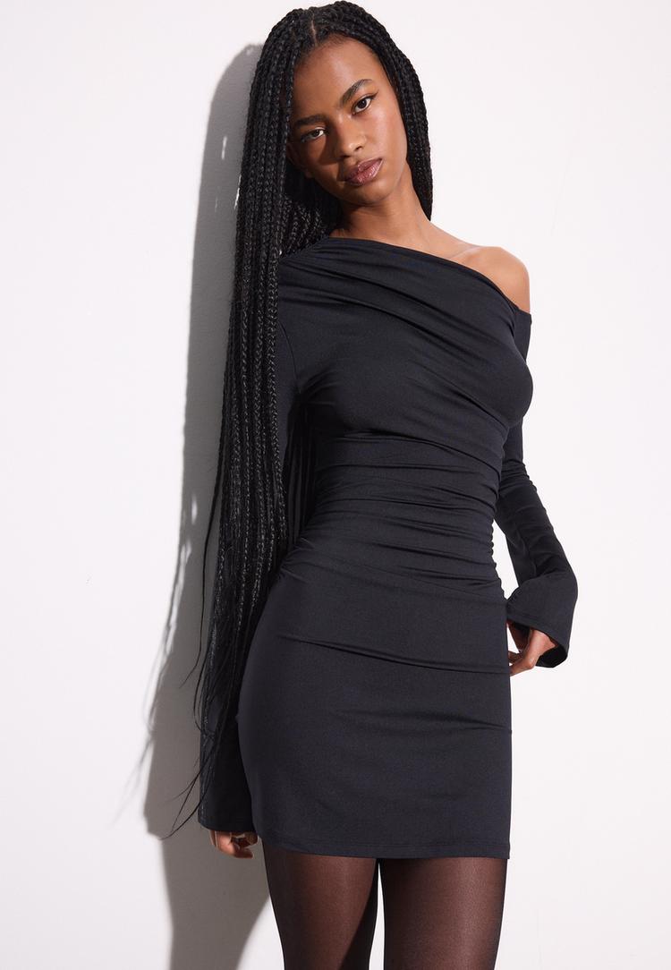 vestido corto asimetrico