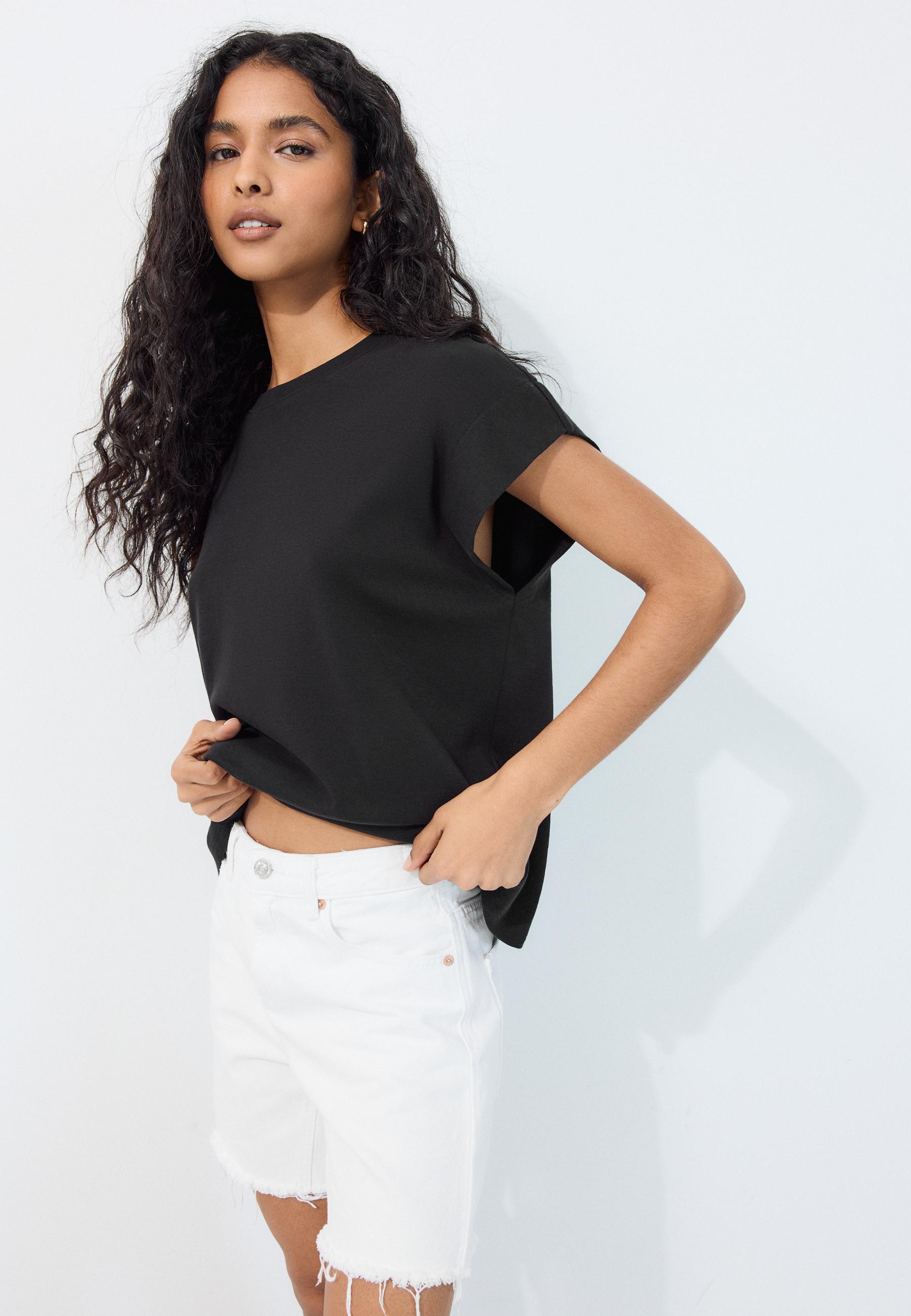 B06 Basic dropped-shoulder T-shirt — Black