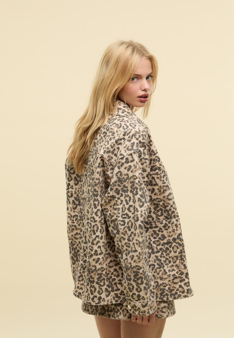 cazadora sarga bolsillos leopardo