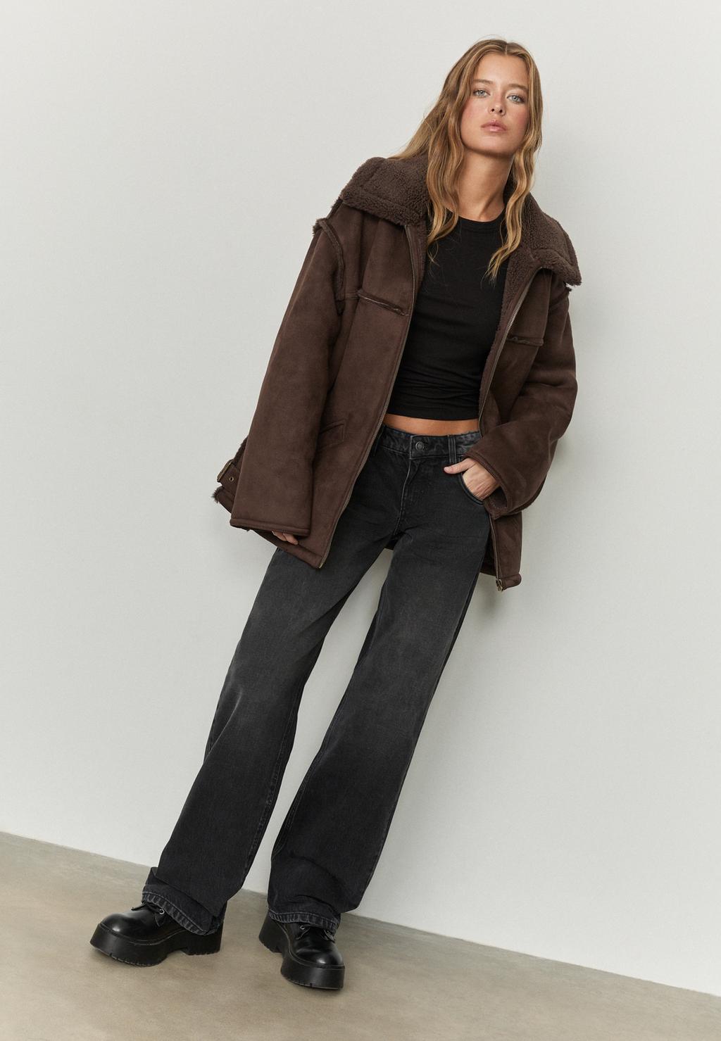 Jeans kaki lebar rendah