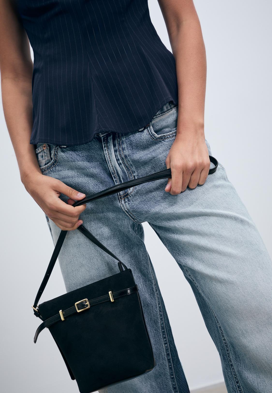 Bolso bandolera detalle cinturón Stradivarius Guatemala