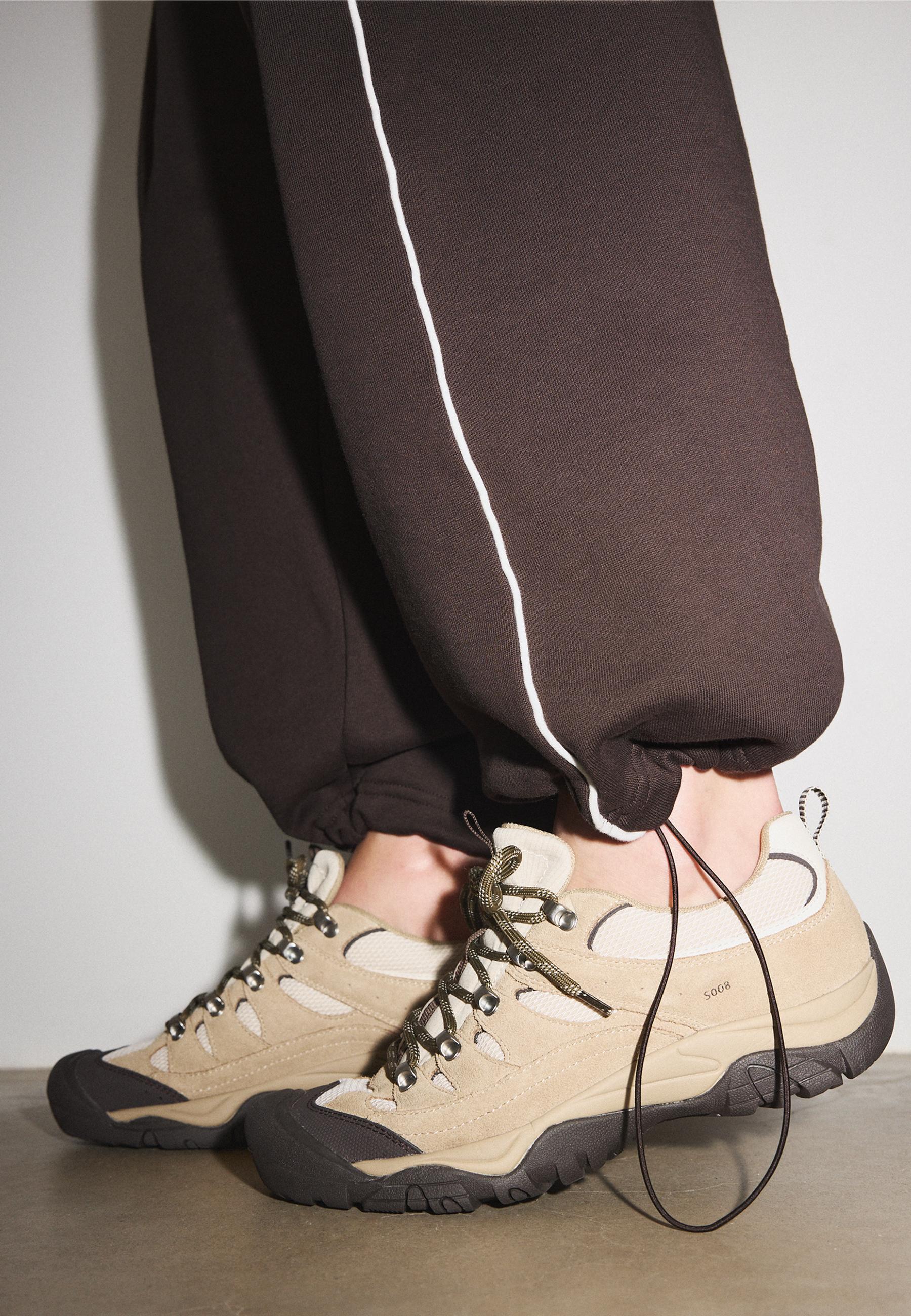 Plush joggers with piping and toggles — Brown