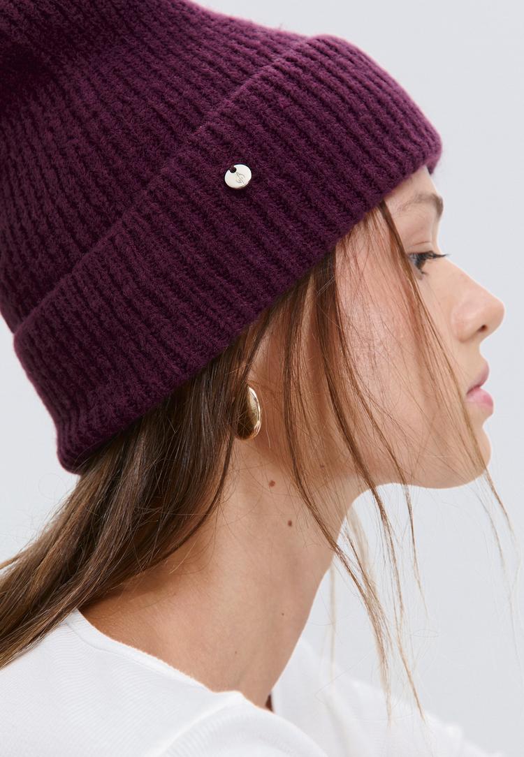 ribbed cap with plate