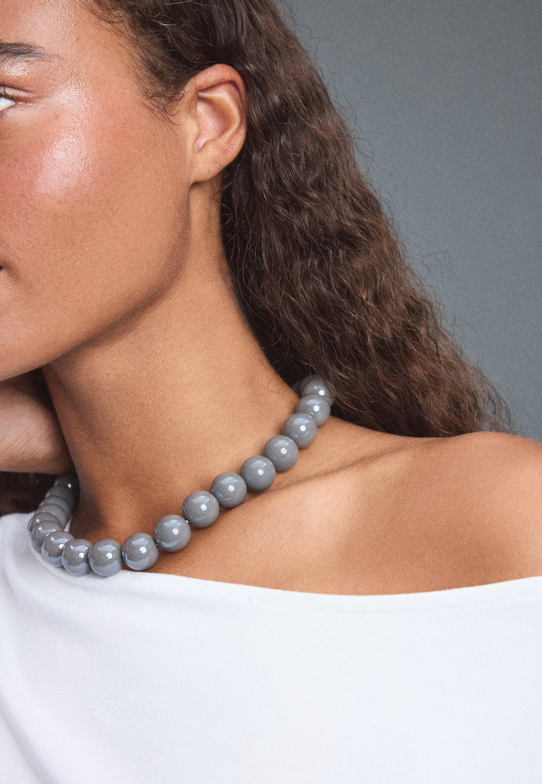Set of 2 bead necklaces — Grey
