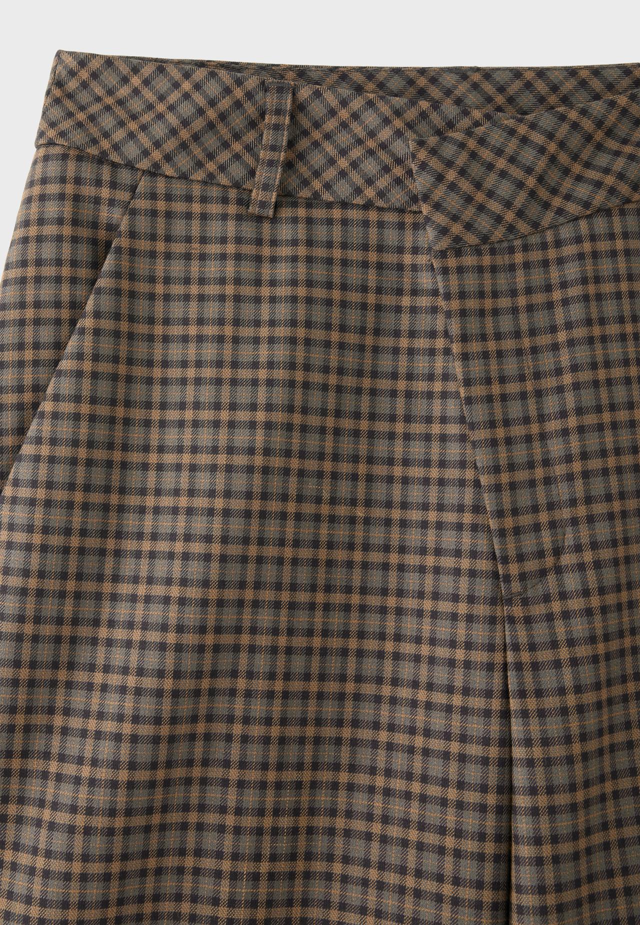 Tailored checked crossover-waist Bermuda shorts — Beige