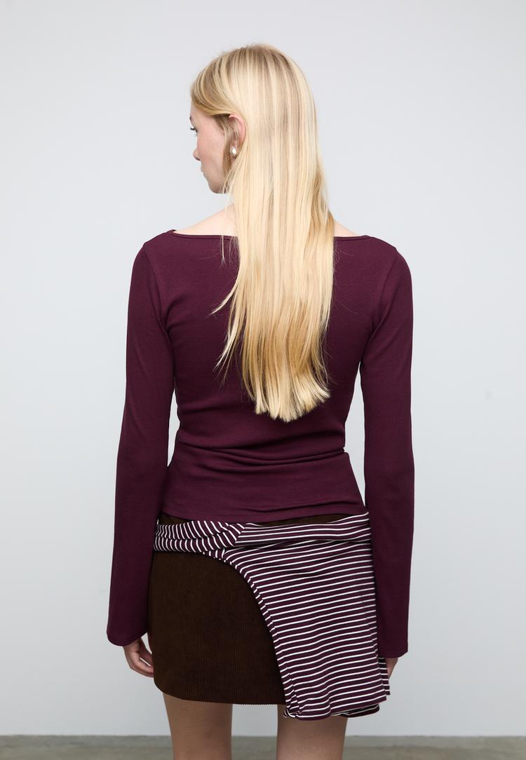 camiseta basica manga acampanada