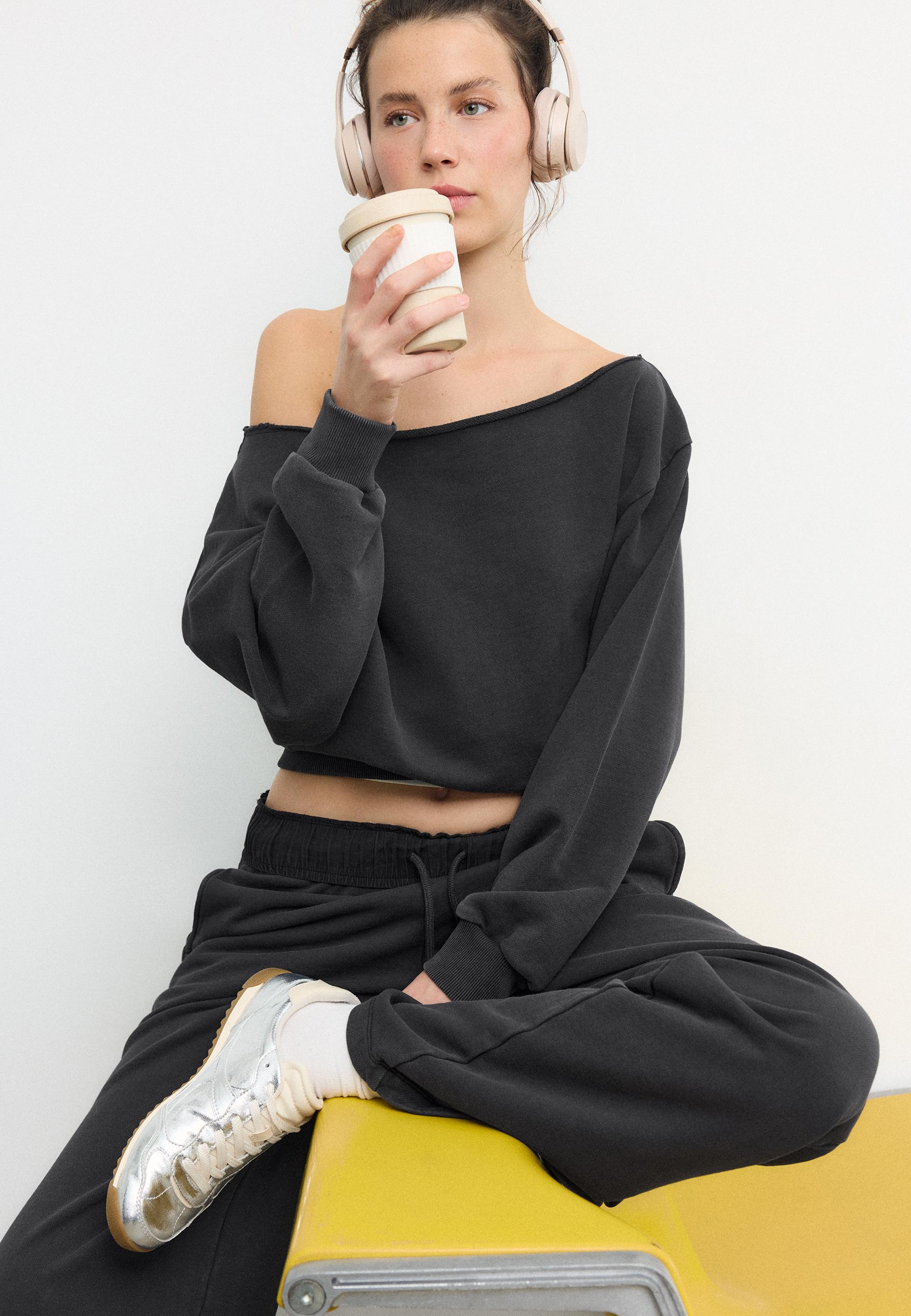 Yıkanmış görünümlü kısa sweatshirt - Görsel 2