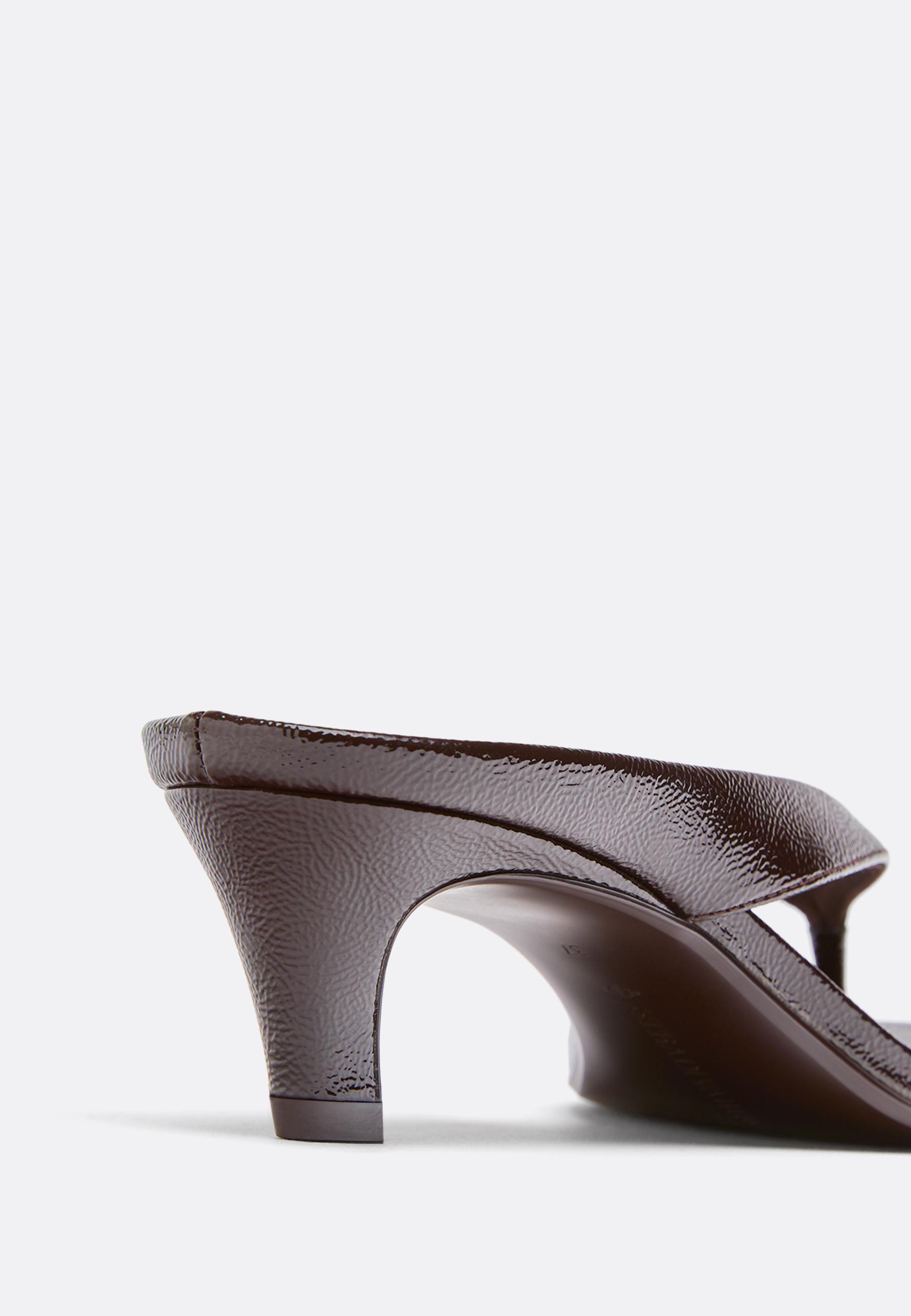 Leather effect thong heeled sandals — BROWN