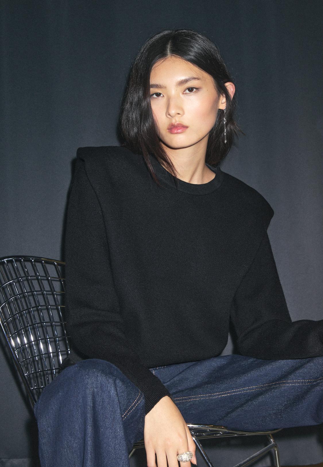 Knit sweater with shoulder pads Women's fashion Stradivarius