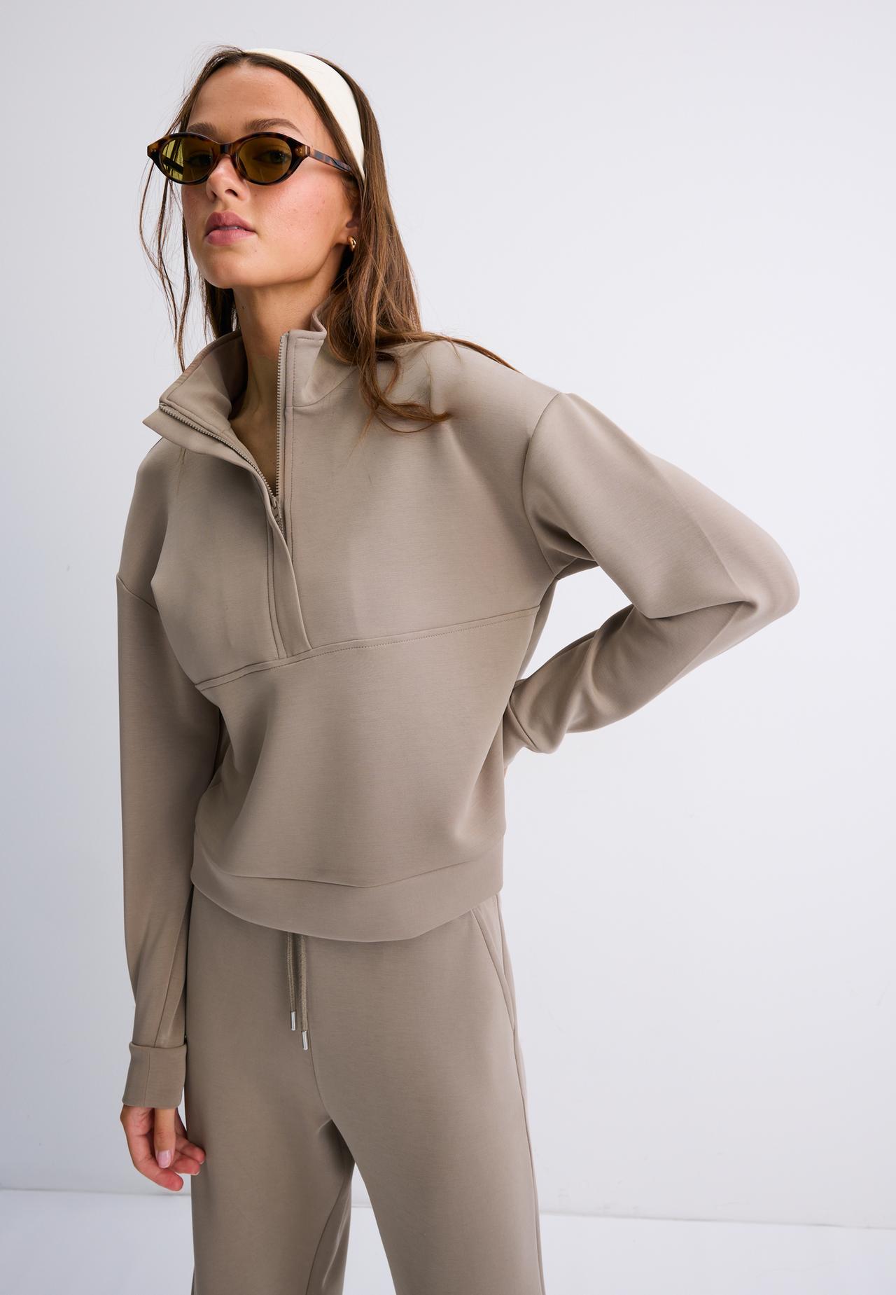 Soft-touch sweatshirt with zip — Beige