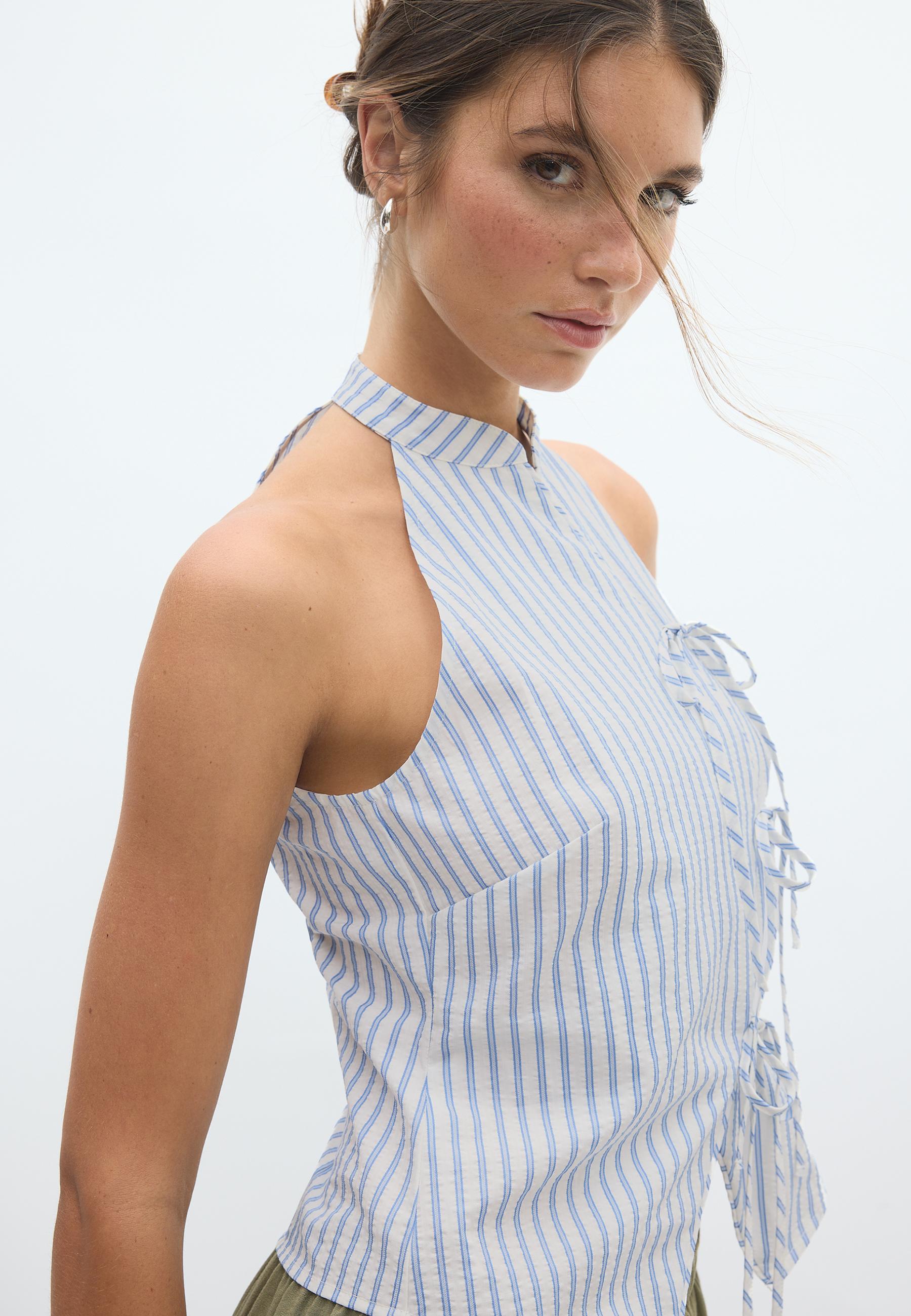 Semi-crinkled halter top with knots — Blue