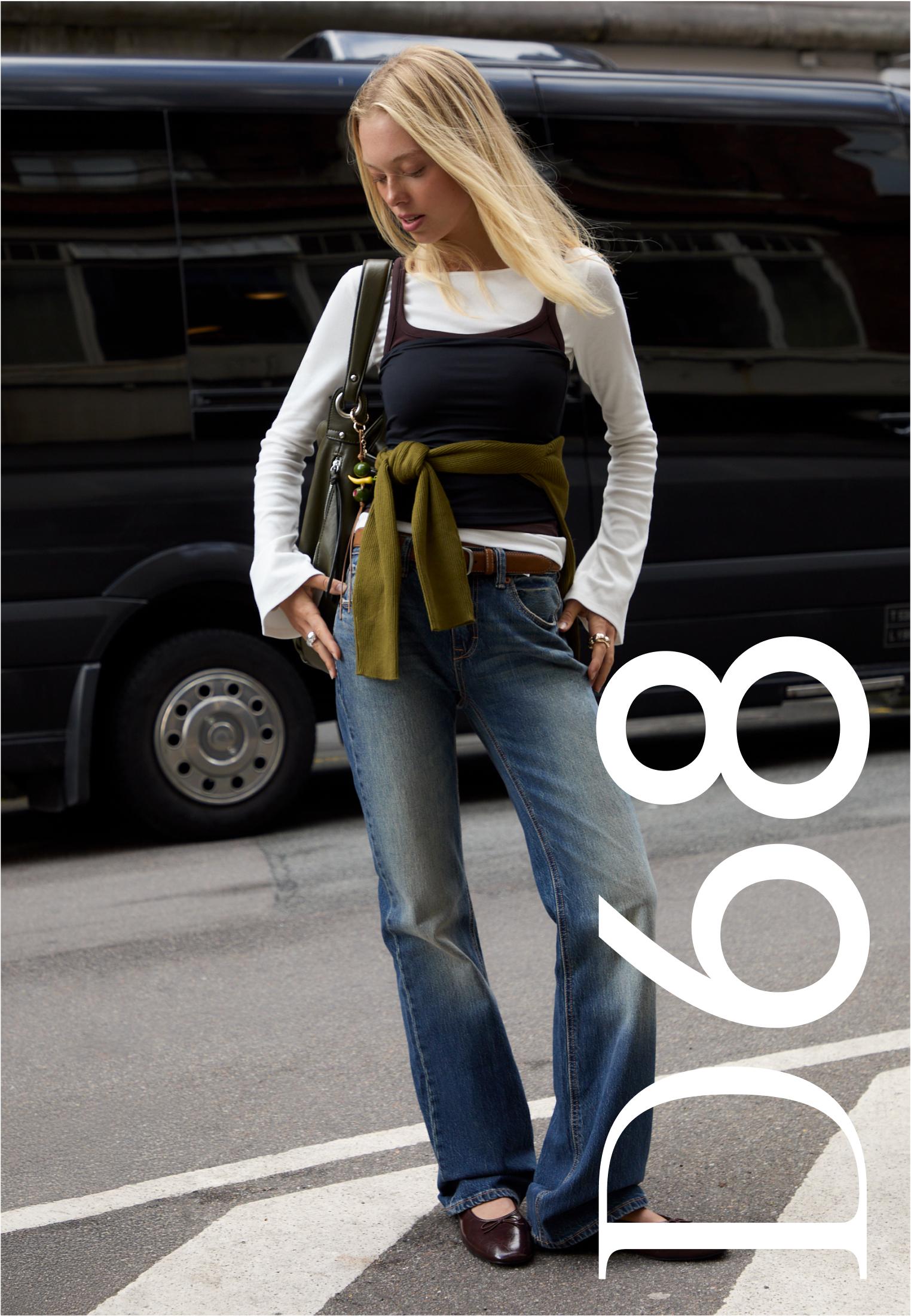 D68 Boot-cut jeans with belt — MEDIUM DENIM WASH