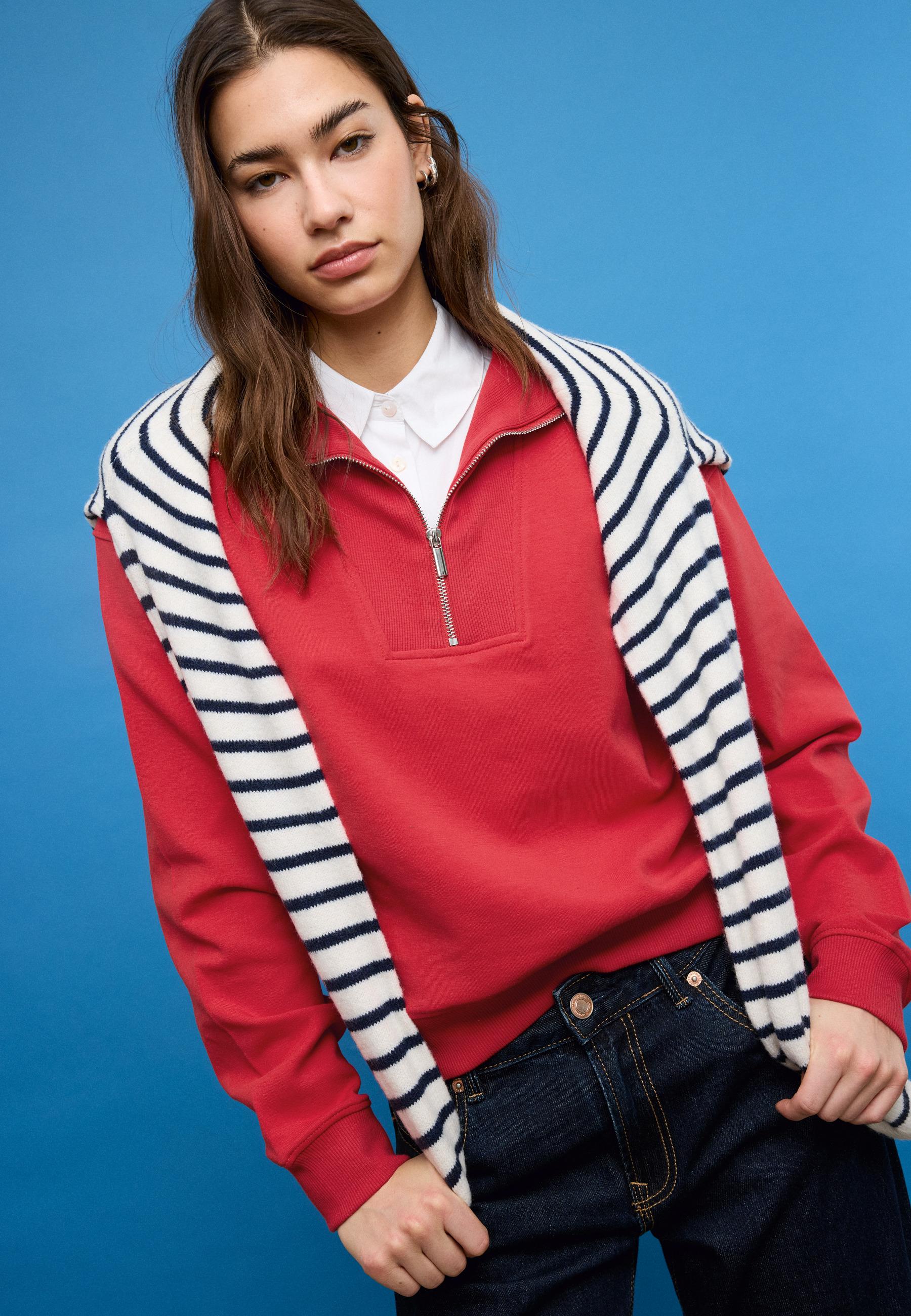 Dik yakalı fermuarlı sweatshirt