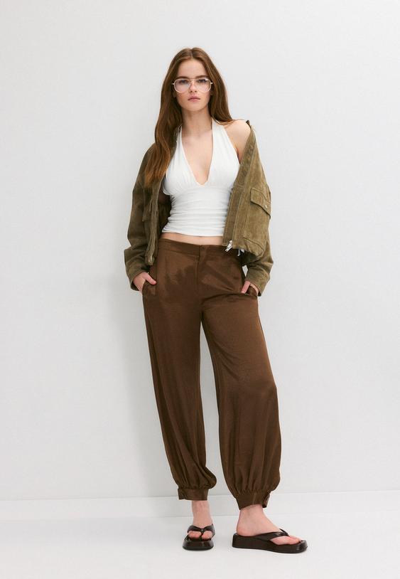 Top Z Naborki In Zavezovanjem Okoli Vratu