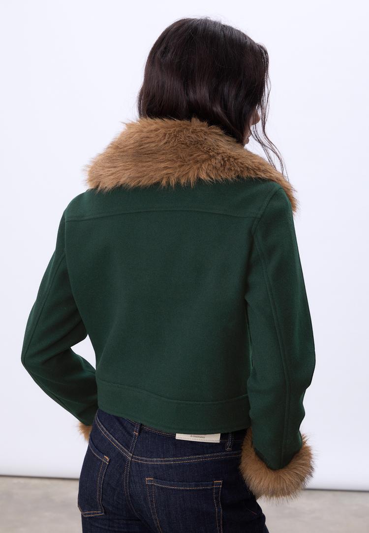 cazadora detalle efecto pelo
