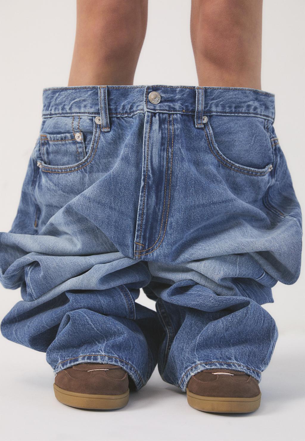D88 Wide-leg baggy jeans