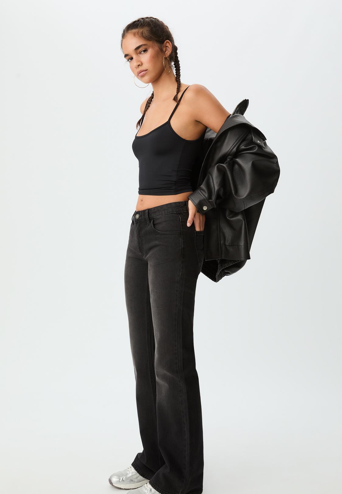 Low waist boot-cut jeans Women's fashion Stradivarius Georgia