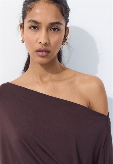 Asymmetric modal T-shirt — Brown 4