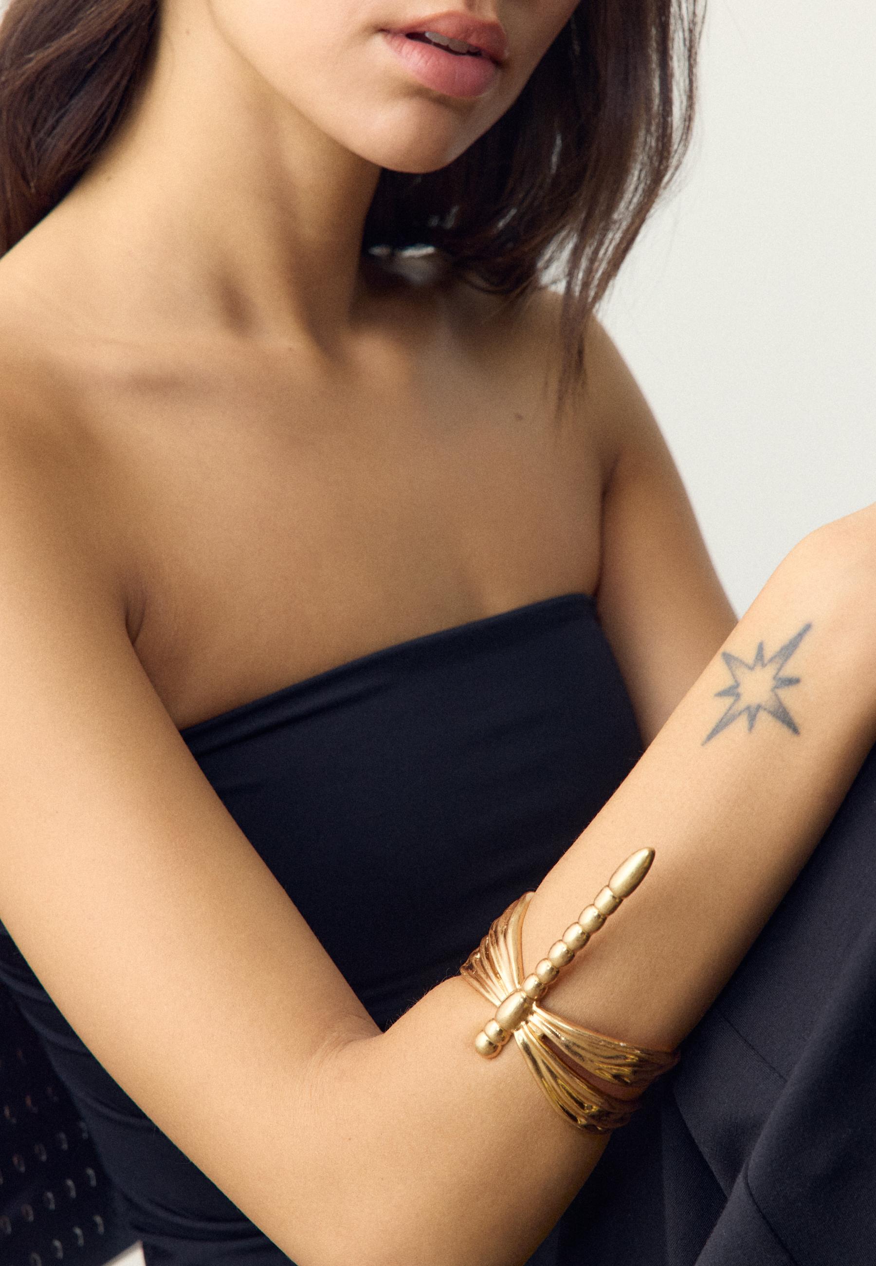 Dragonfly bangle — Gold