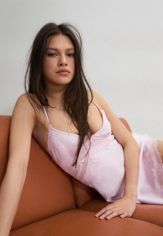 Къса Сатинирана Асиметрична Рокля