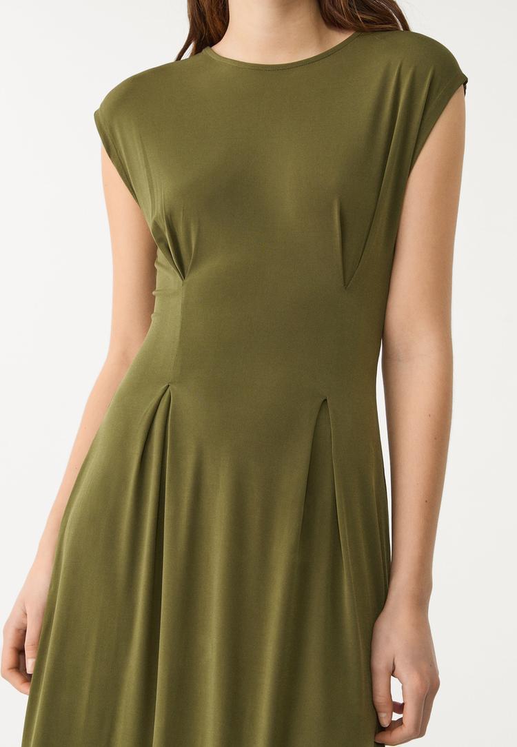 vestido midi pliegues manga corta