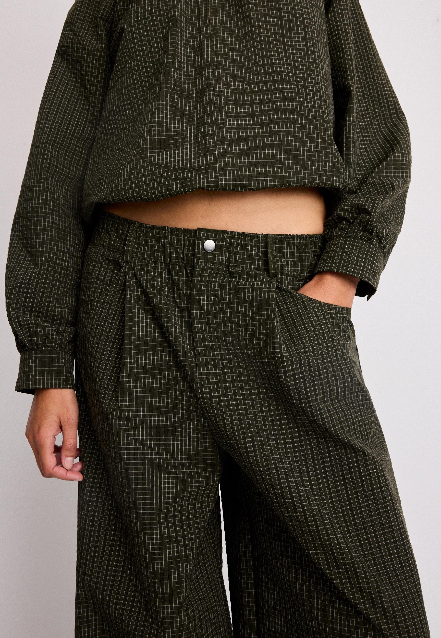 Check parachute trousers — Khaki