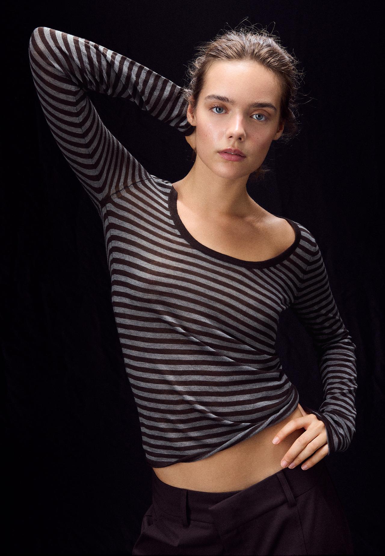 Basic wool and silk round neck jumper — Brown