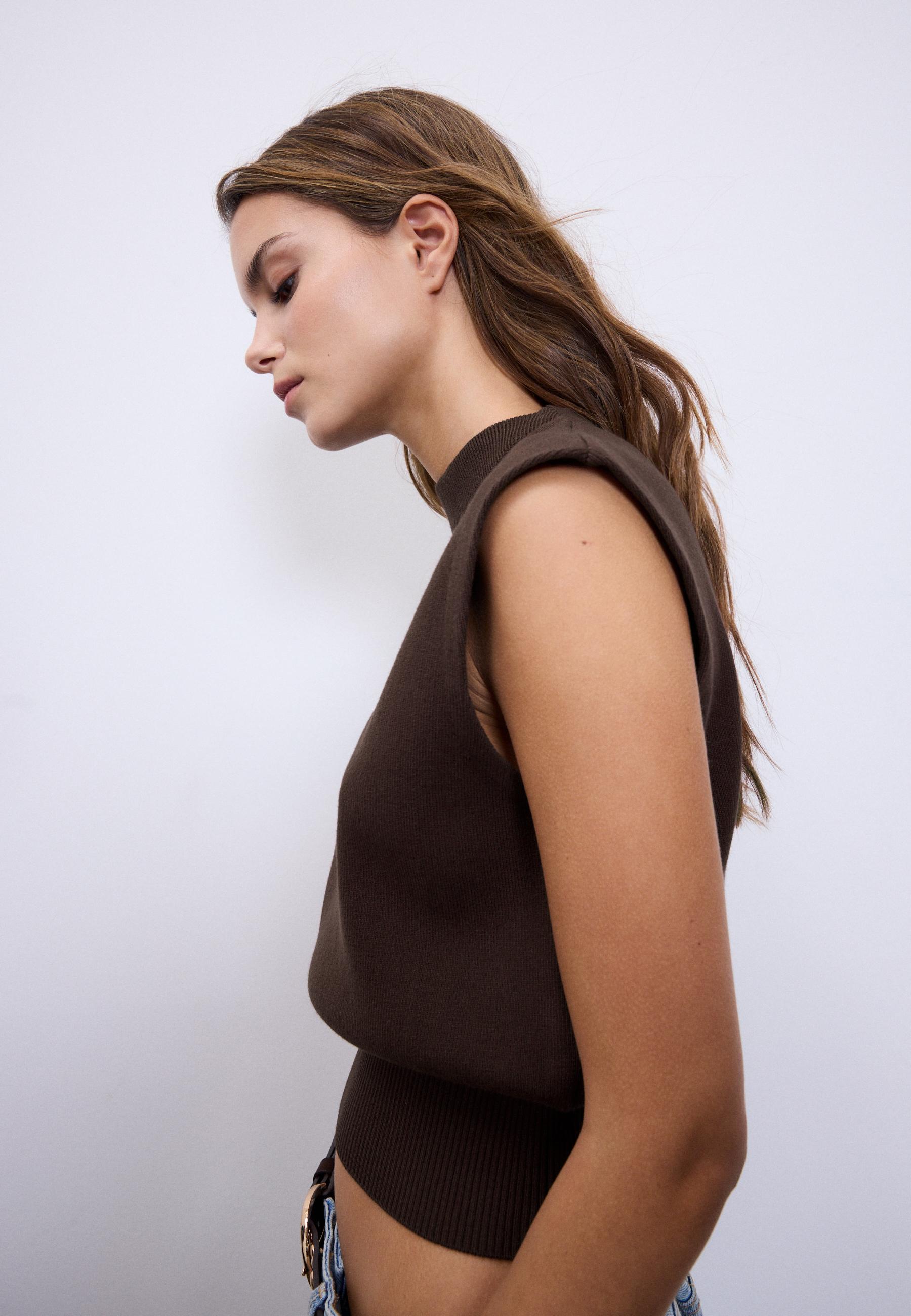Knit round neck top — Brown