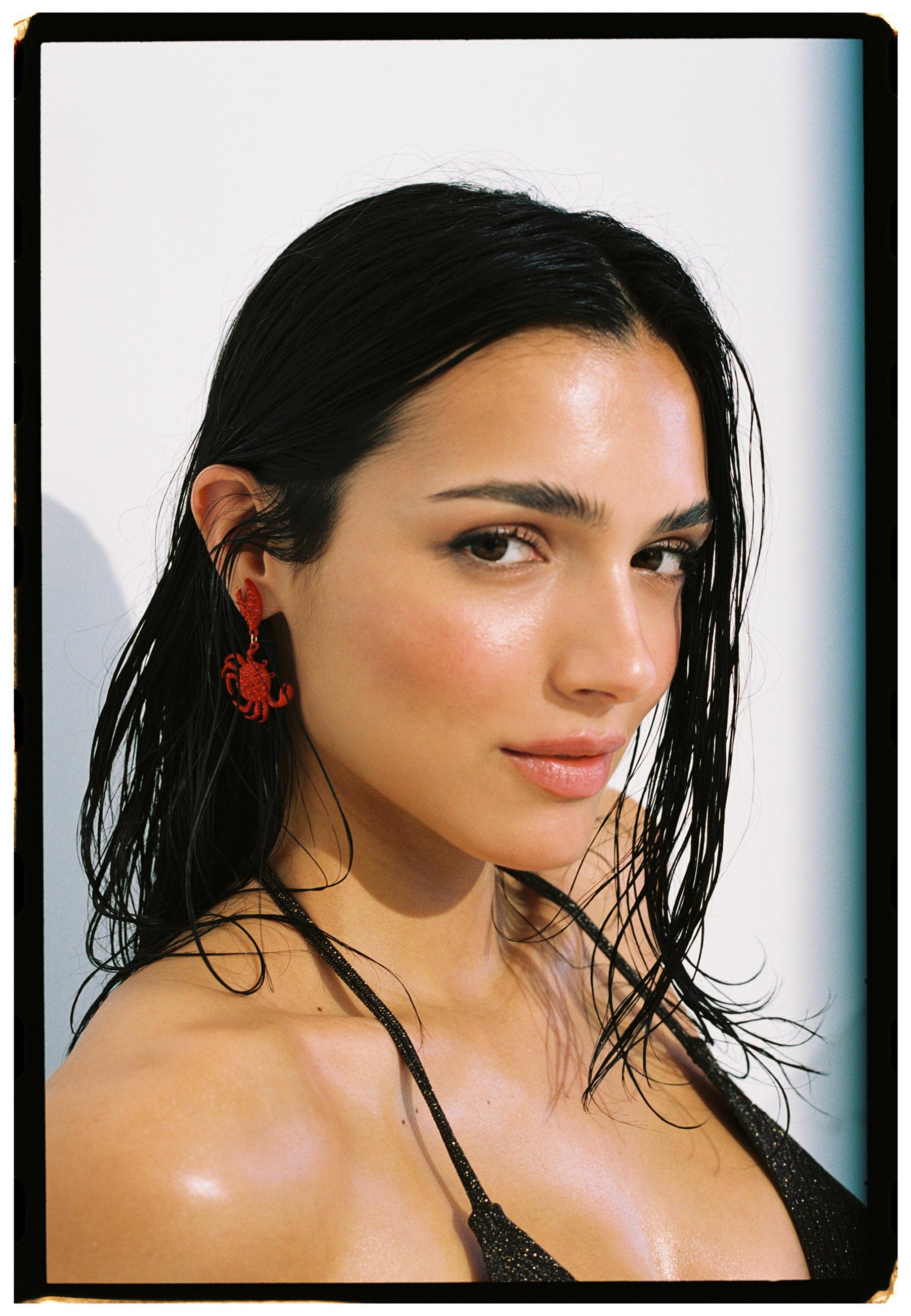 Rhinestone crab earrings — Red