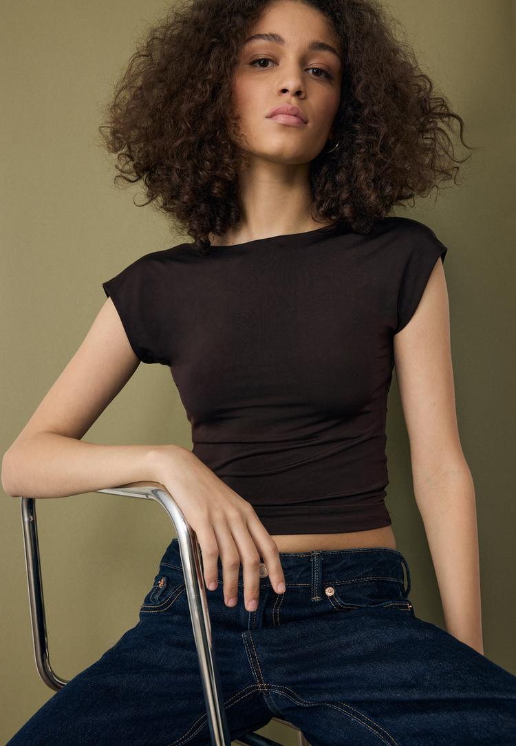 sırtı acık tisort