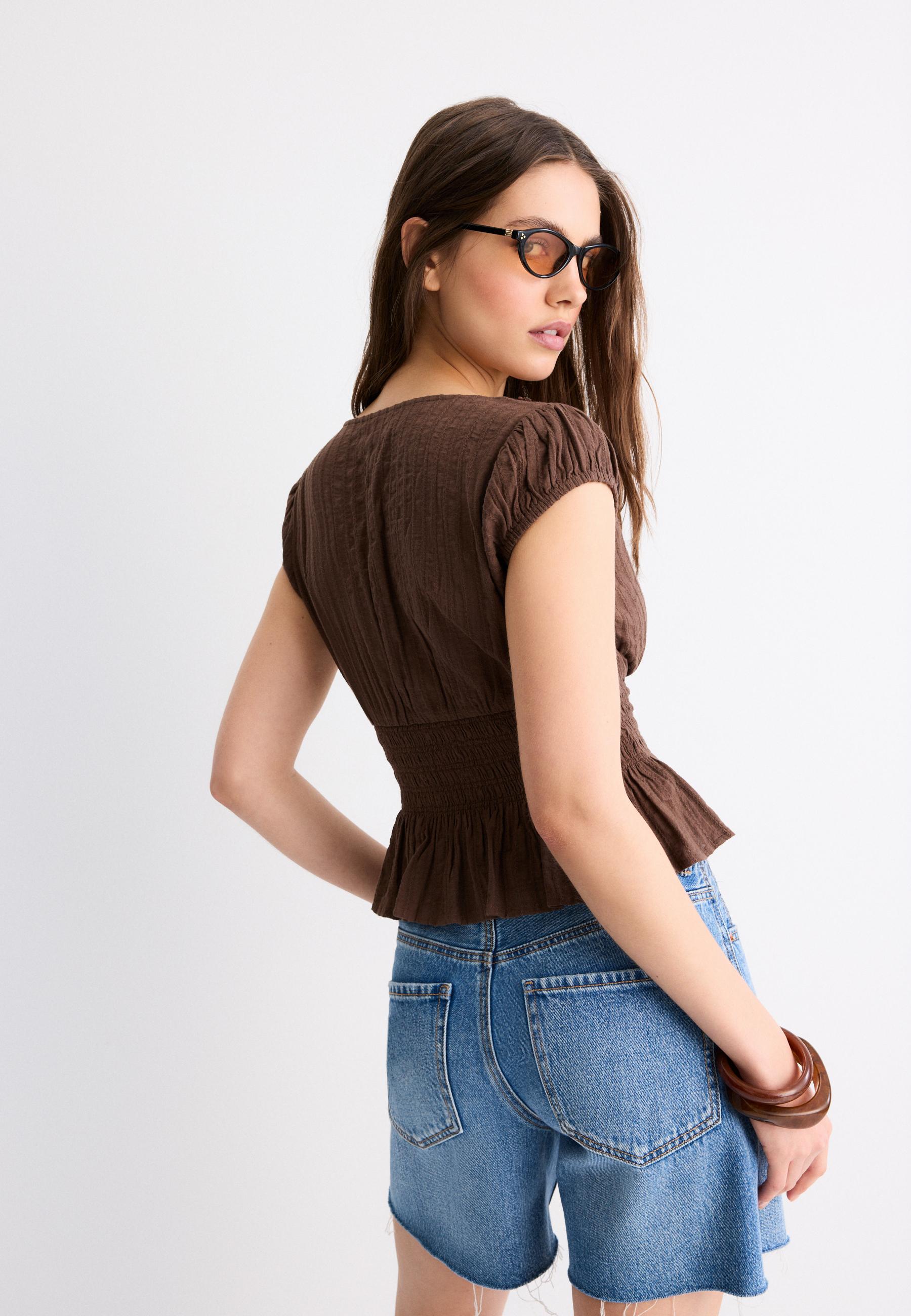 Short sleeve shirred shirt — Brown
