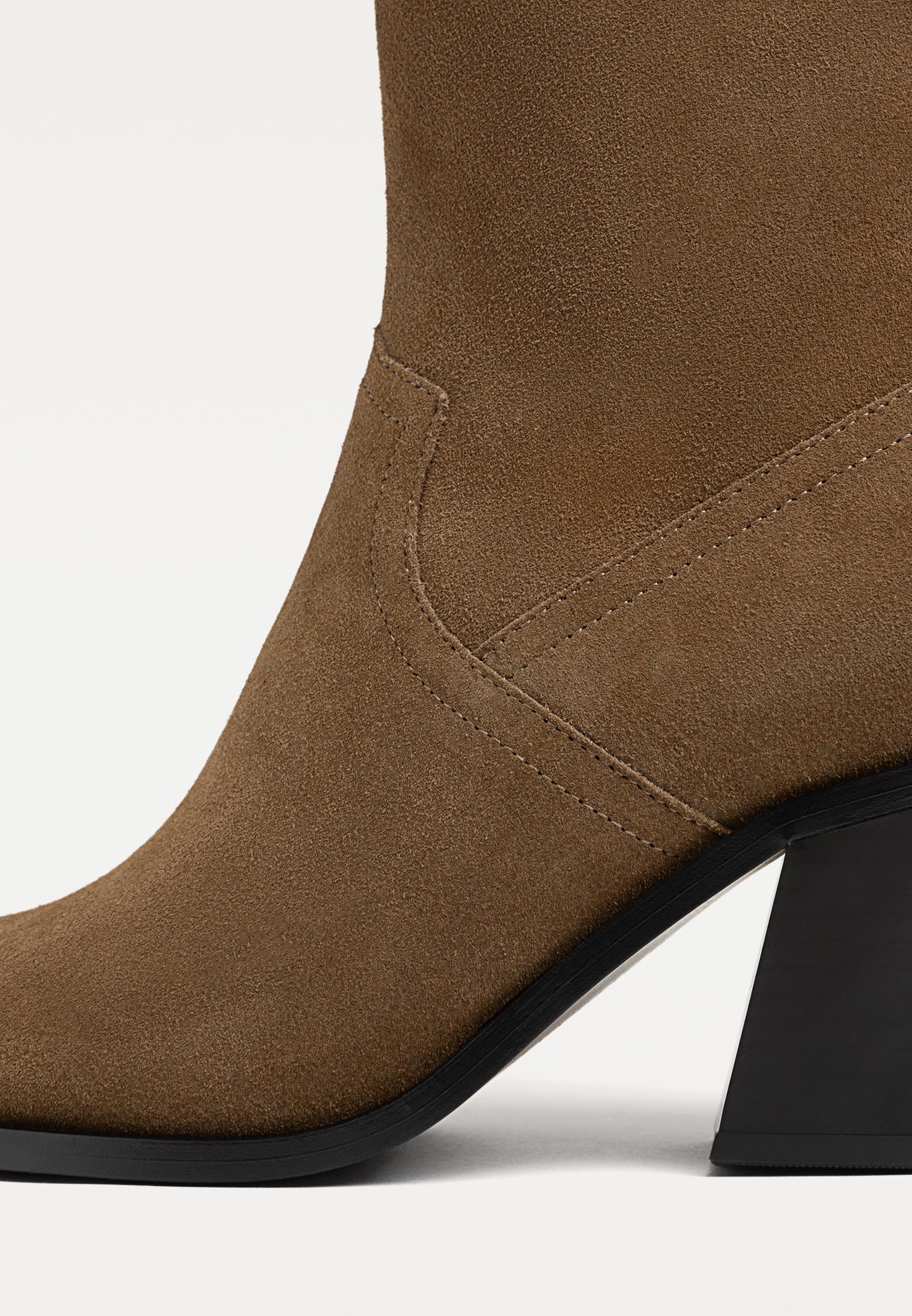 Leren cowboy enkellaars - Mode voor dames | Stradivarius Netherlands