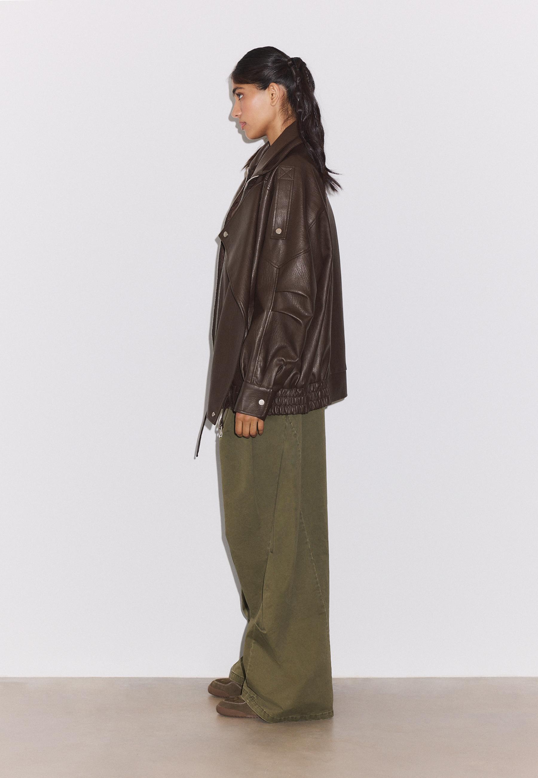 Stradivarius Oversize Τζάκετ Με Πέτο Και Όψη Δέρματος Καφέ Xs