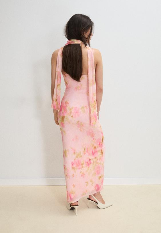 Рокля Със Средна Дължина От Тюл И Шал