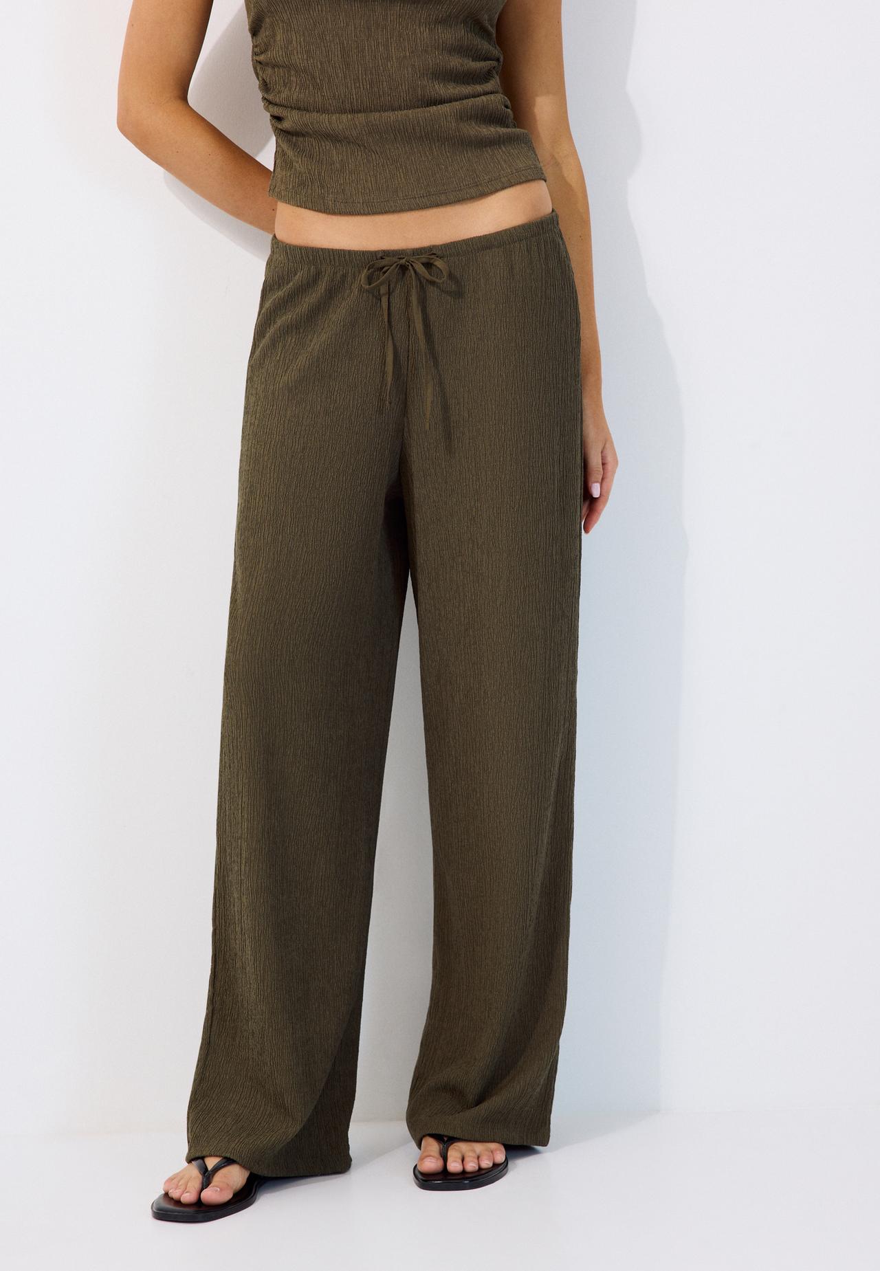 Creased-effect straight trousers — Khaki