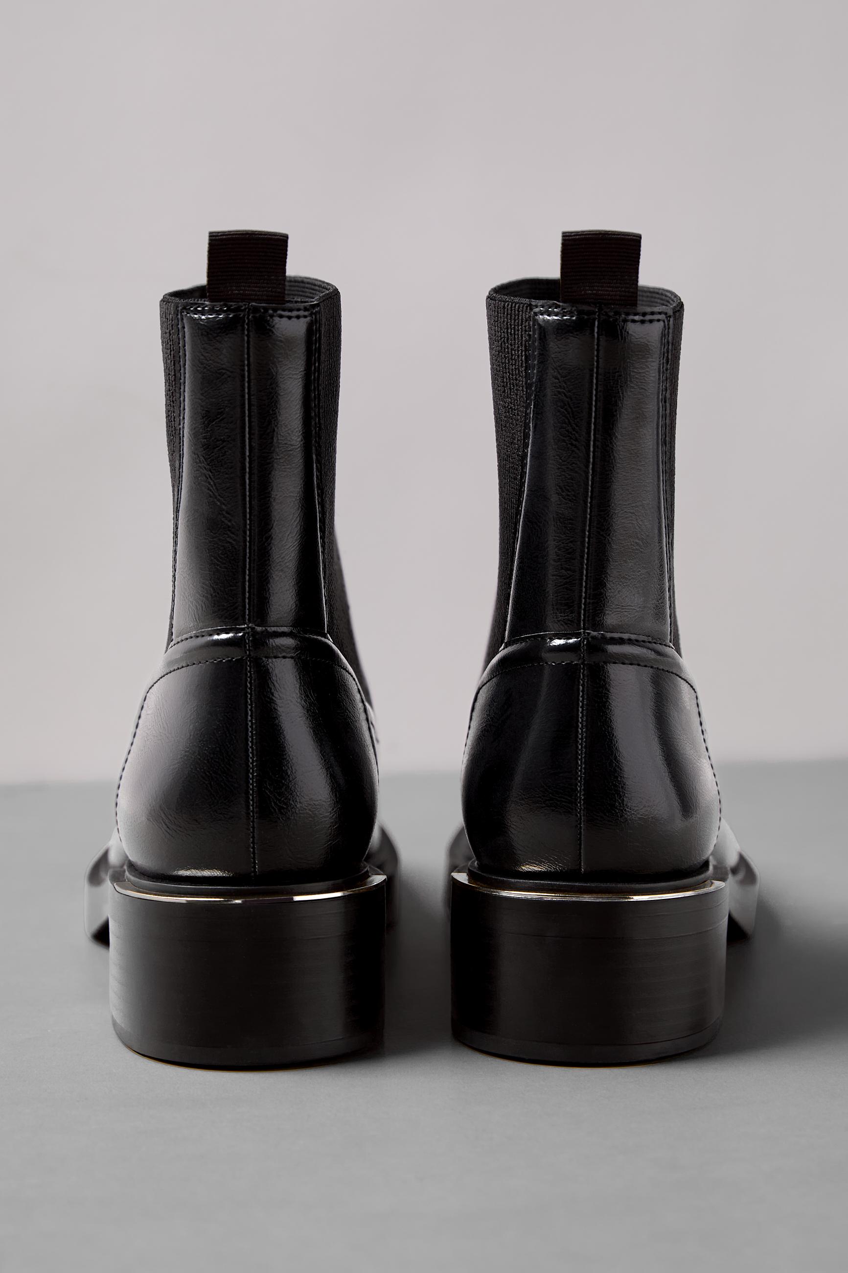 Flat Chelsea boots — BLACK 