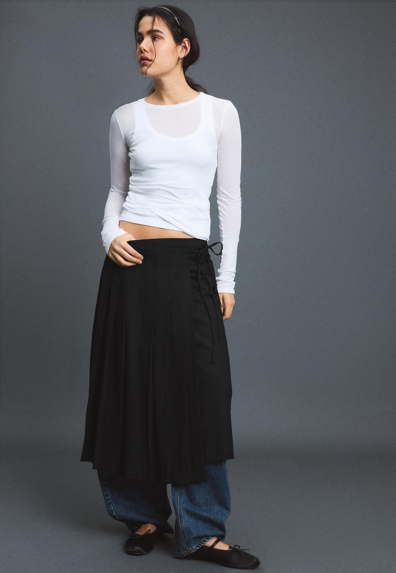 Pleated wrap midi skirt — Black