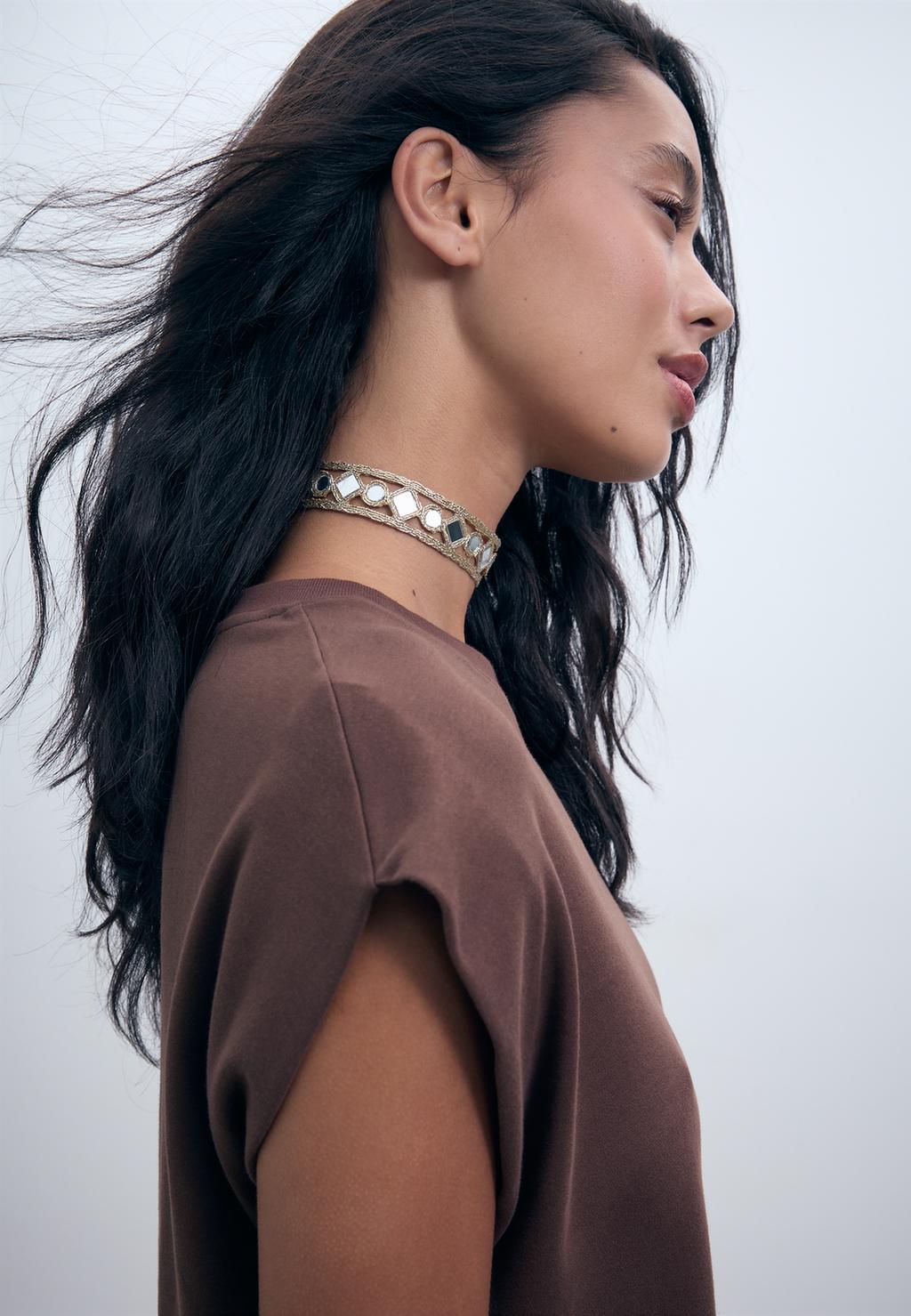 Mini choker with mirrors