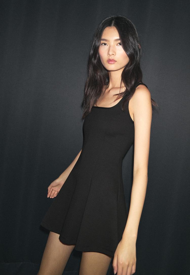 kurzes-tragerkleid