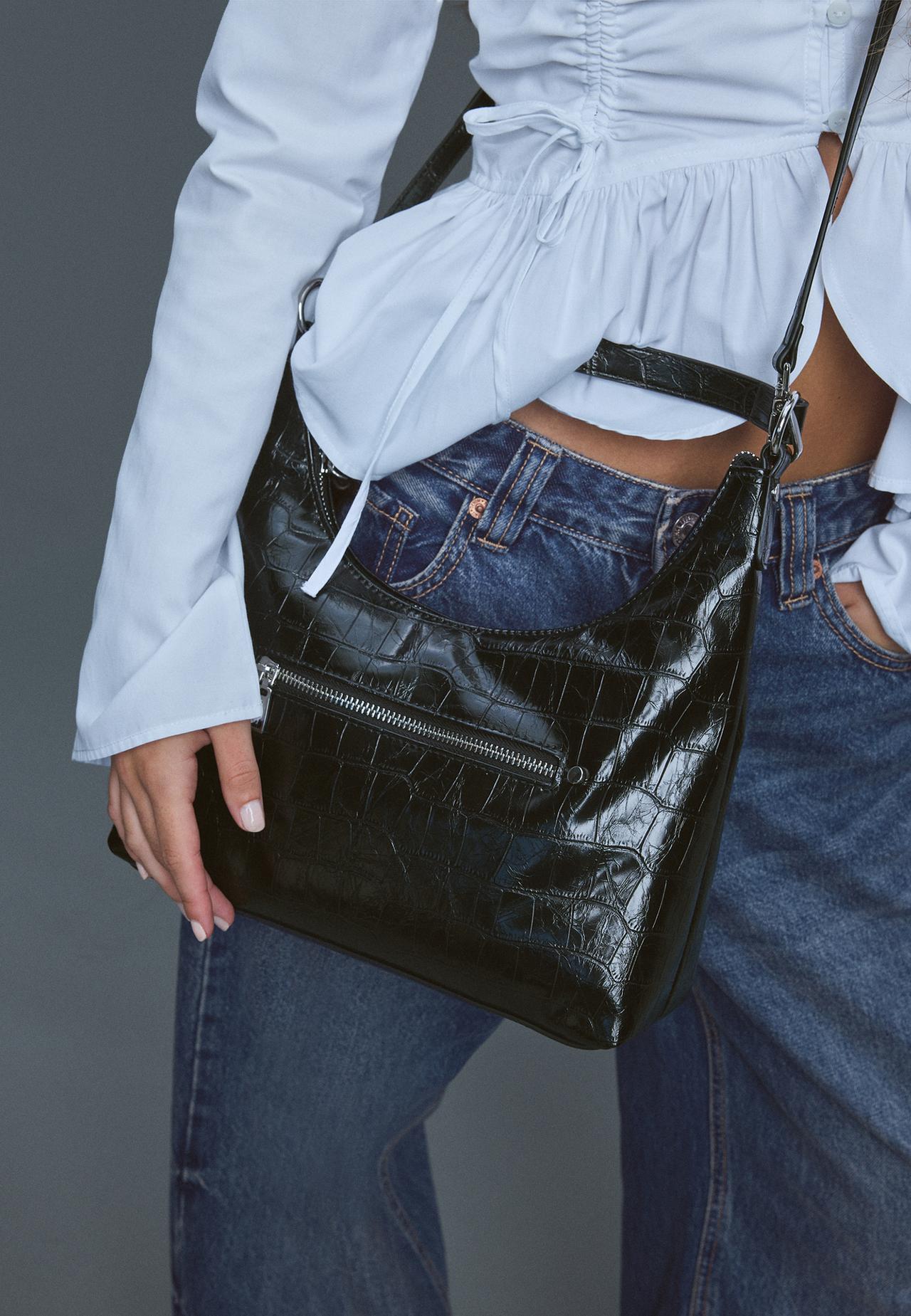 Strappy shoulder bag — Black