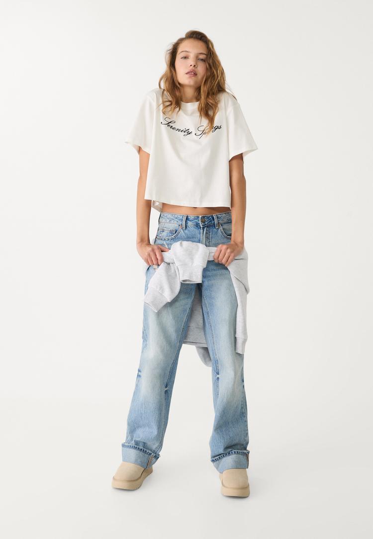 camiseta crop bordada