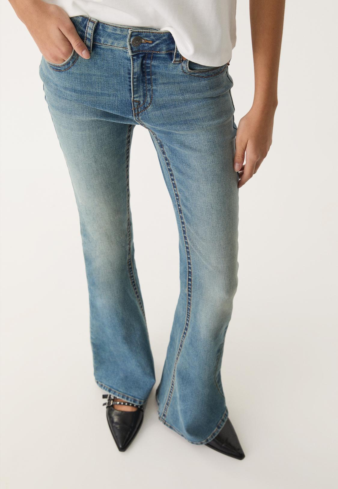 D04 low rise flared jeans Jins wanita Stradivarius Indonesia