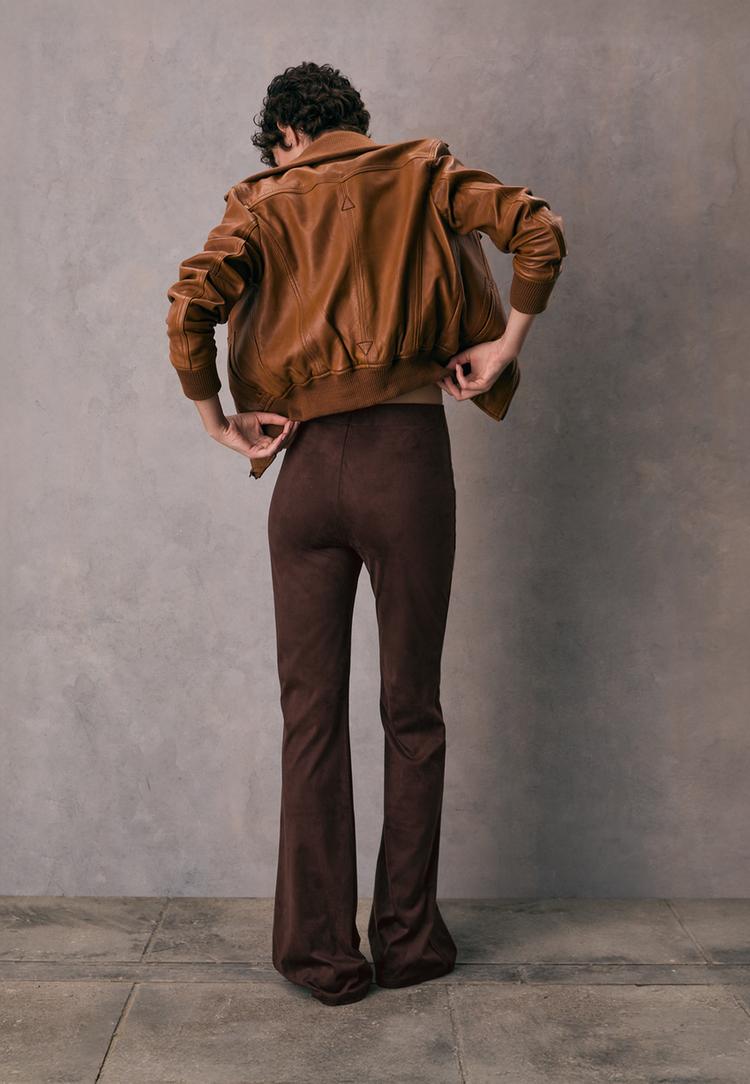 pantalon flare efecto ante