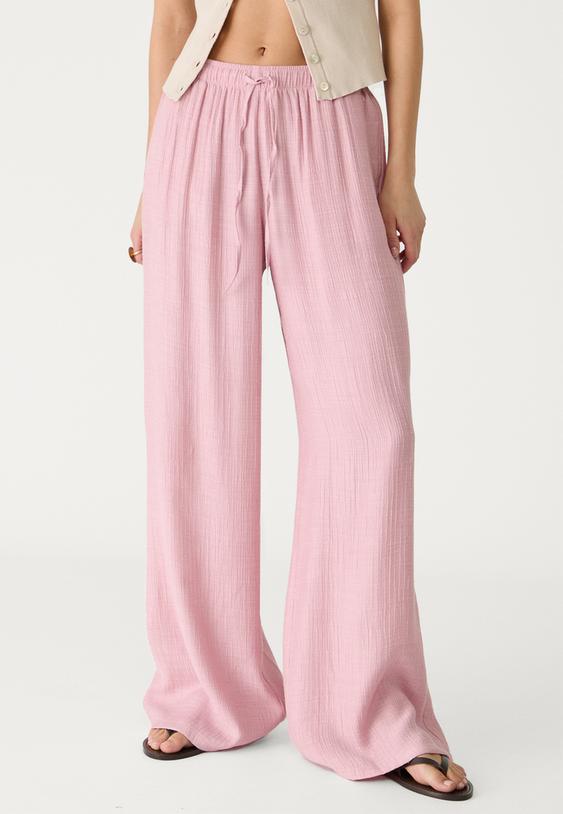 calcas fluidas compridas com textura