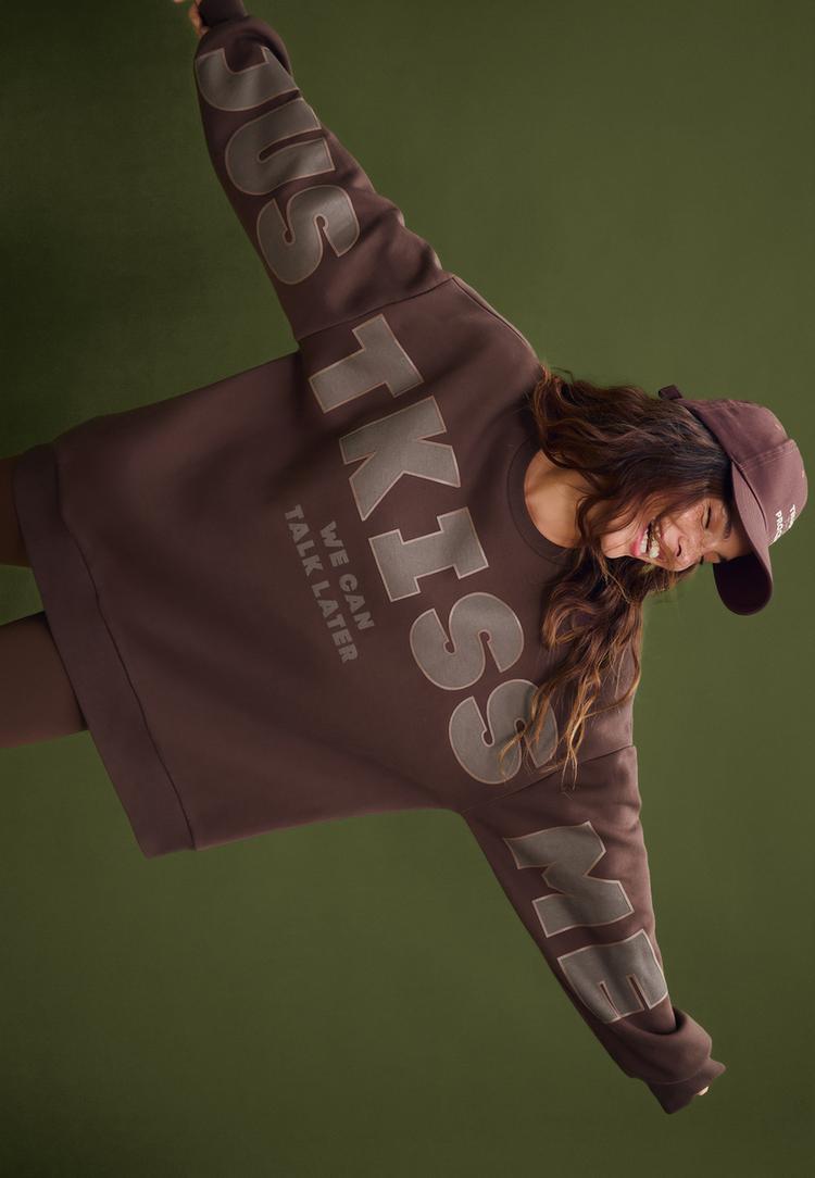 oversize smile baskl sweatshirt