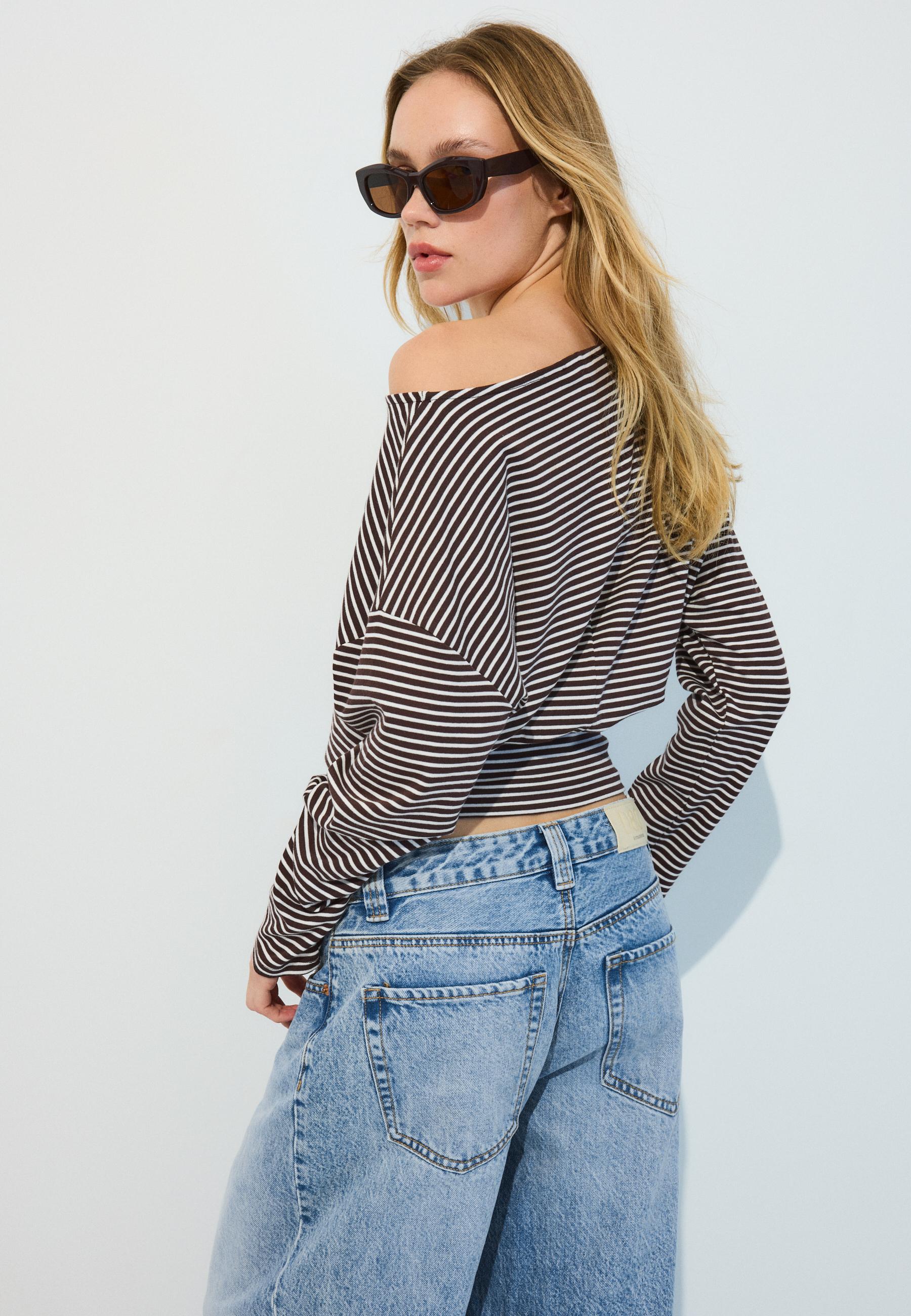 Long sleeve boat neck T-shirt with striped sash — Brown